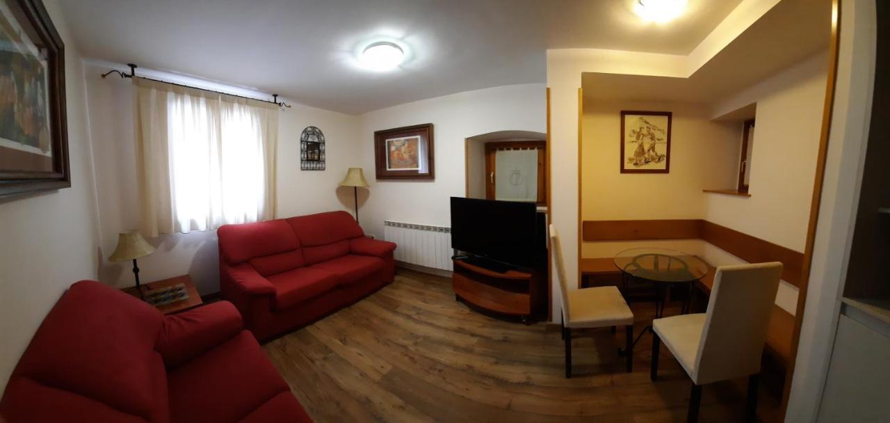Hotel Casa Escolano El Pueyo de Jaca Luaran gambar